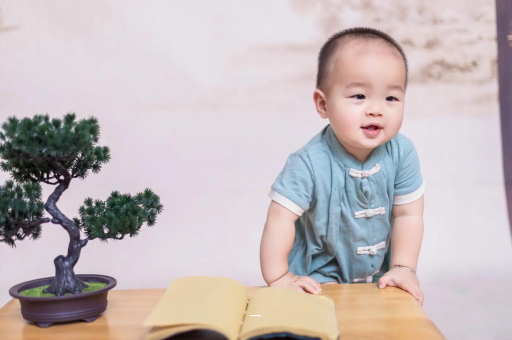 肇庆宝宝爱吐奶是什么原因